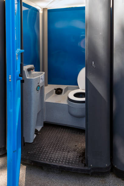 Best Porta potty delivery and setup  in Berkley, MI